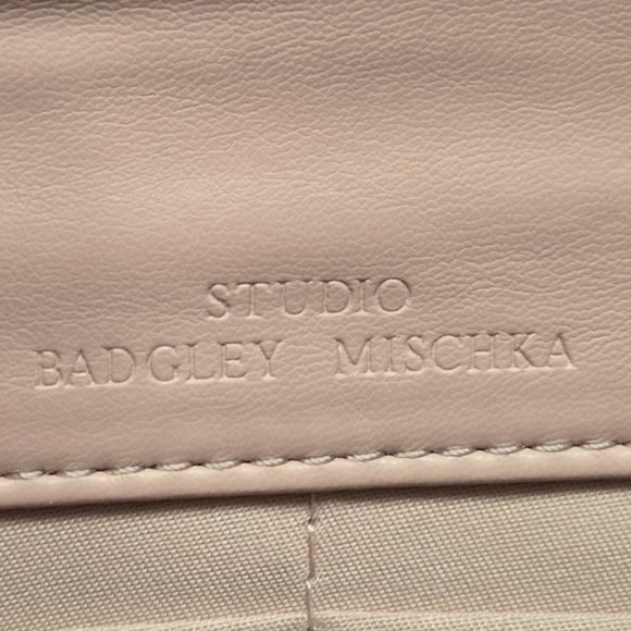 Badgley Mischka Studio Trendy Pale Pink Quilted Rose Gold Color Chain Bag - Picture 5 of 9